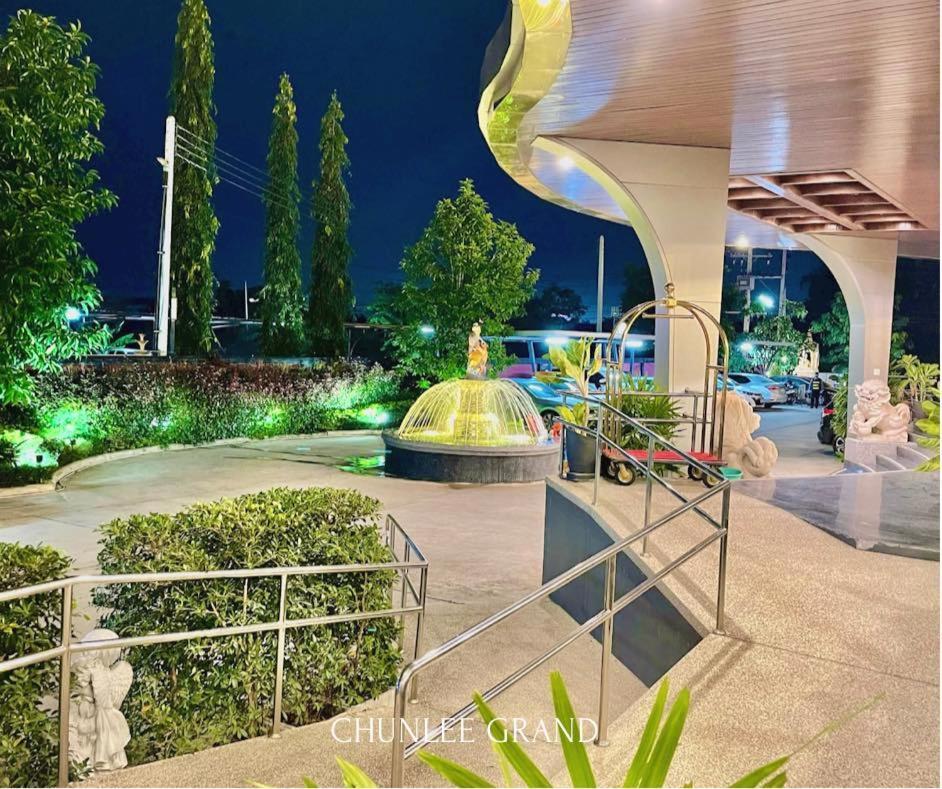 Отель Chunlee Grand Korat Накхонратчасима Экстерьер фото