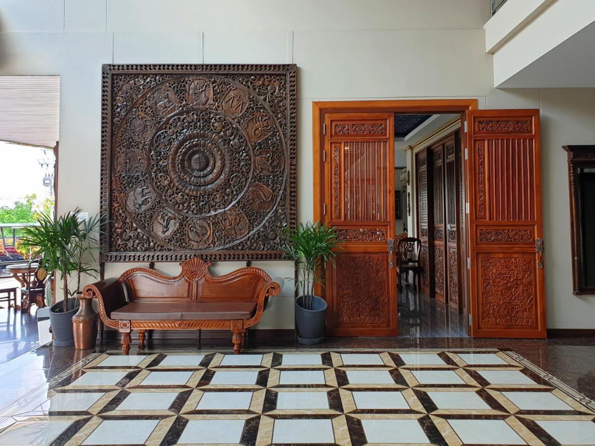 Отель Chunlee Grand Korat Накхонратчасима Экстерьер фото